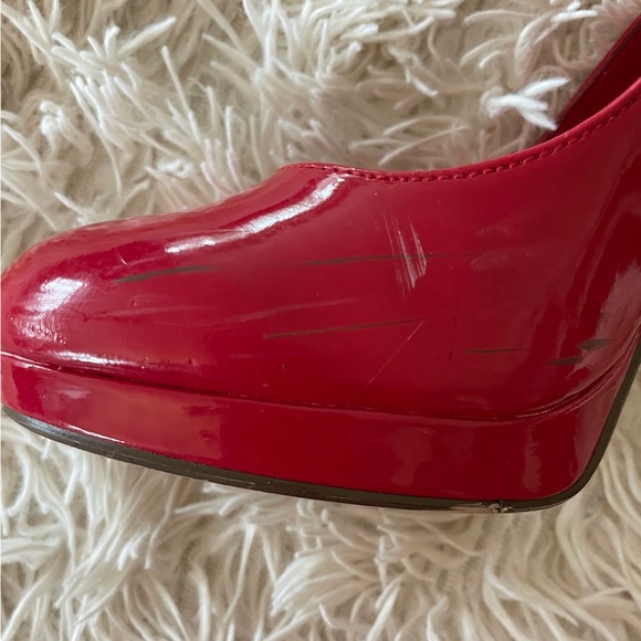 Red Patent pumps by Delicious size 8 - Picture 6 of 7